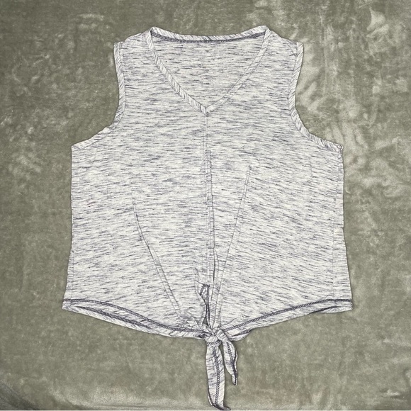 Tanktops 4 Piece Bundle Size Small - Picture 9 of 16